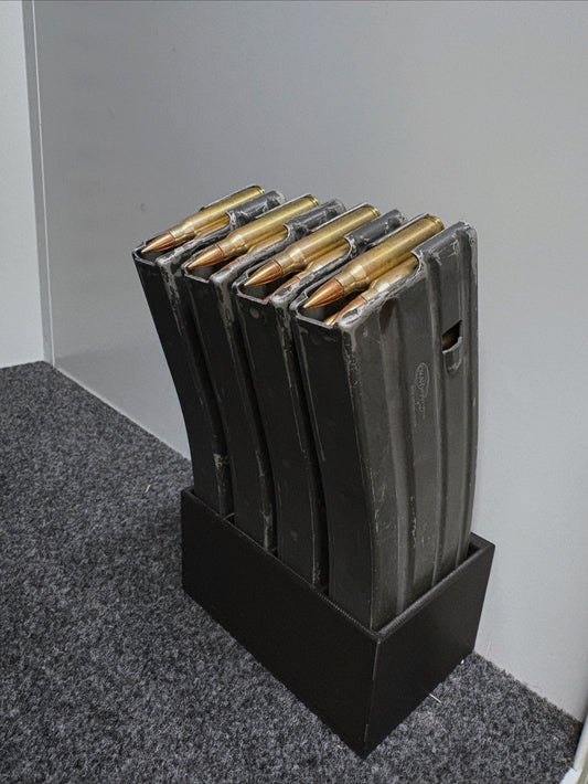 Magnetinis AR-15 dėtuvių laikiklis – 4 vietų